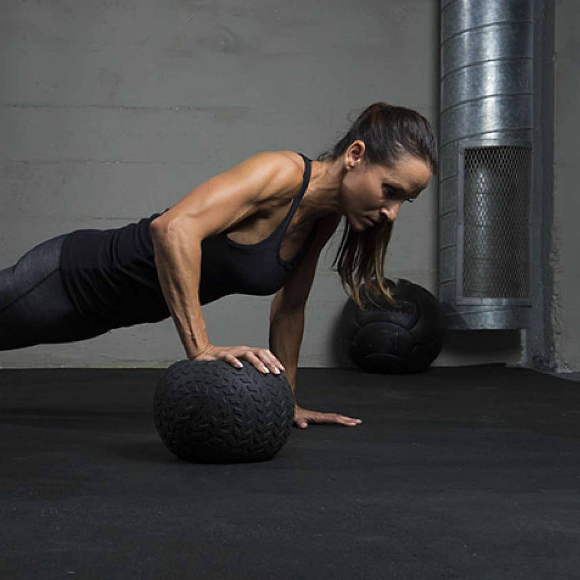 Heavy‑Duty Rubber Treaded Slam Ball – No‑Bounce Impact Ball for Strength & Power Training in Home Gym