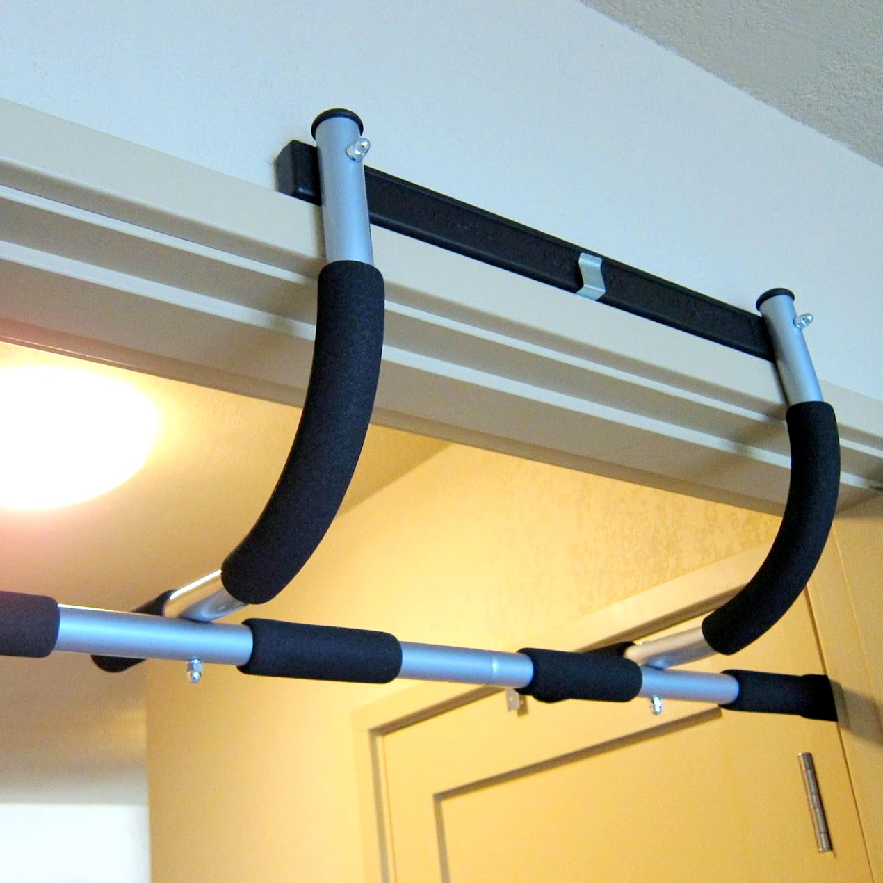 Adjustable Heavy‑Duty Door Pull‑Up Bar – Steel, No‑Screw Clamp, Foam Grip – Upper Body & Core Strength Training for Home Gym