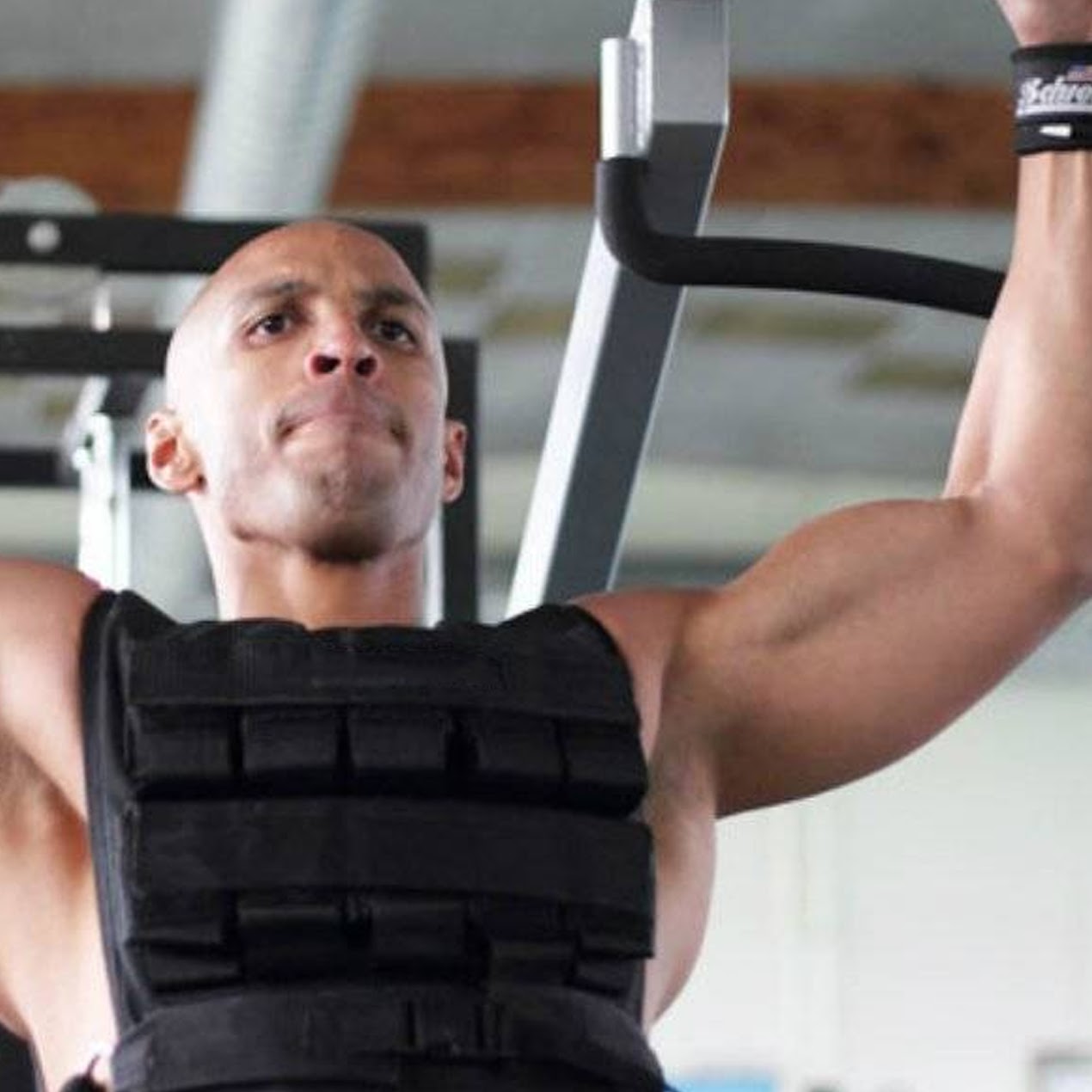 Adjustable 30 kg Weighted Vest – Heavy-Duty Fabric, Metal Inserts, Reflective Strips, Ergonomic Fit for Strength Training in Home Gyms